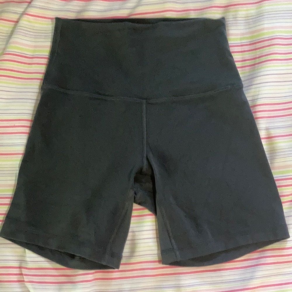 NWOT Lululemon align biker shorts size 4